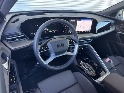 Used 2025 Audi Q5 Premium Plus w/ Premium Plus image 3