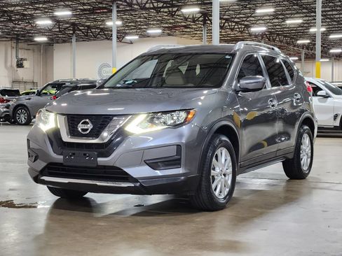 Used 2017 Nissan Rogue SV FWD image 4