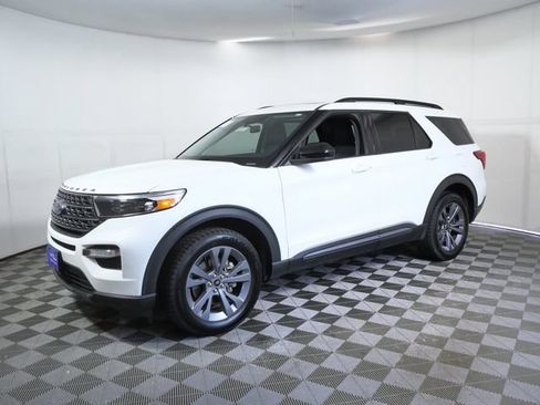 Certified 2022 Ford Explorer XLT w/ Equipment Group 202A AWD/4WD image 5