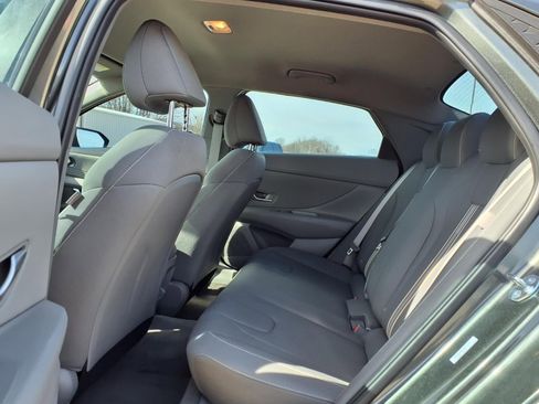 Used 2025 Hyundai Elantra Sport image 17