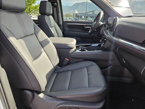 Used 2026 Chevrolet Suburban RST w/ Comfort Package AWD/4WD image 32