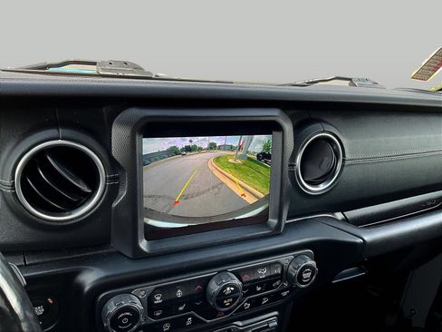 Used 2020 Jeep Wrangler Unlimited Sahara AWD/4WD image 16