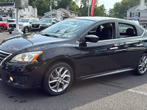 Used 2014 Nissan Sentra SR w/ SR Driver Package FWD image 3