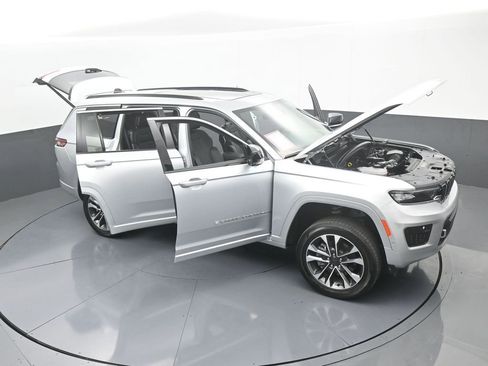 Used 2024 Jeep Grand Cherokee L Overland w/ Advanced Protech Group III image 82