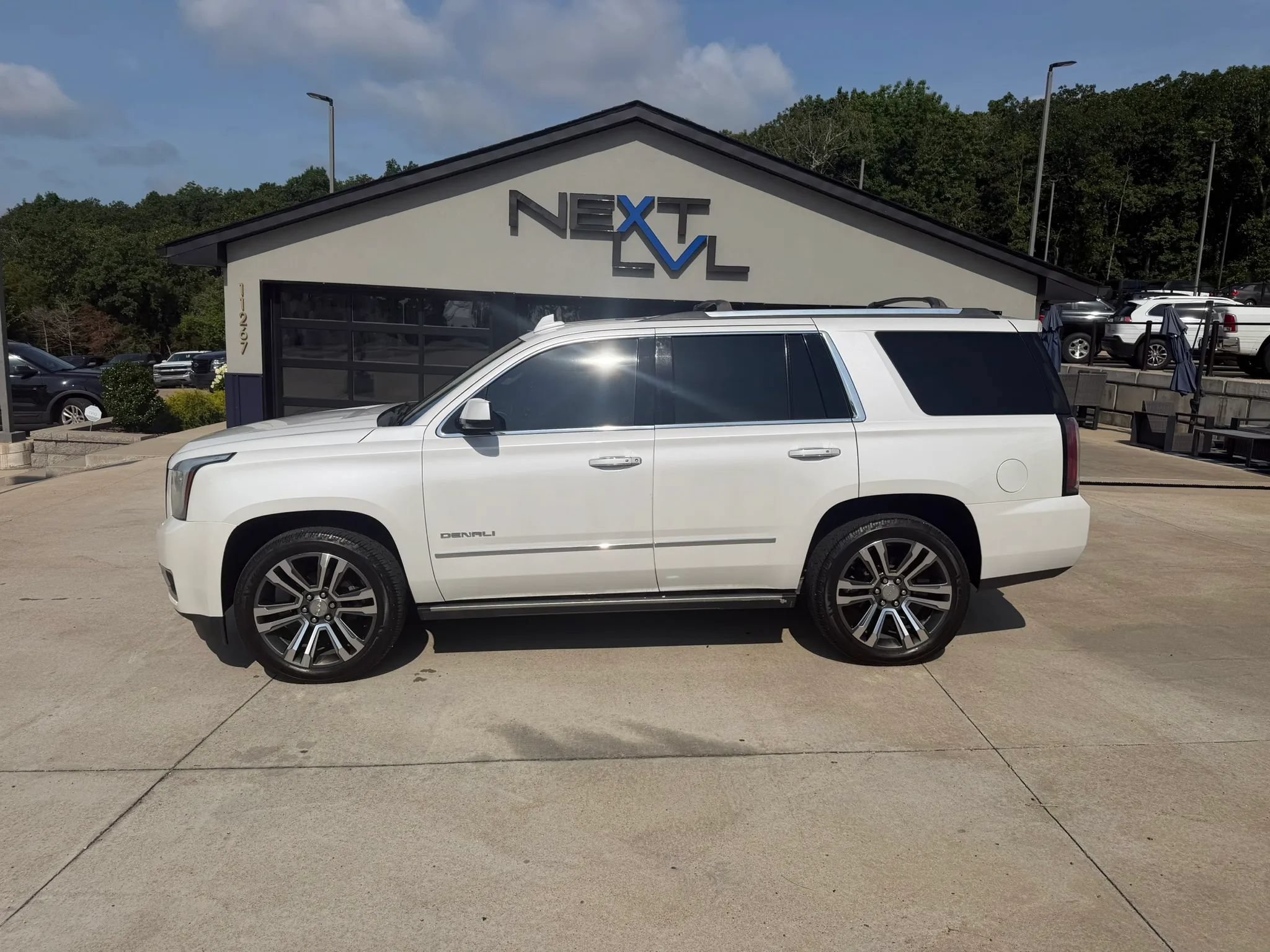 Used 2019 GMC Yukon Denali w/ Denali Ultimate Package AWD/4WD image 6