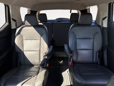 Used 2020 Chevrolet Traverse LT w/ Driver Confidence II Package image 12