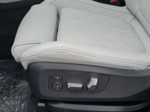 Certified 2025 BMW X5 xDrive40i w/ M Sport Package image 9