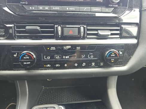 Used 2025 Nissan Pathfinder SV FWD image 40