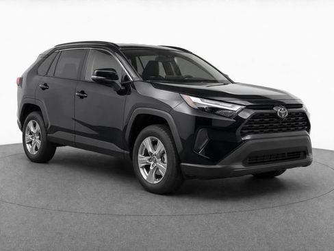 Used 2025 Toyota RAV4 XLE AWD/4WD image 2
