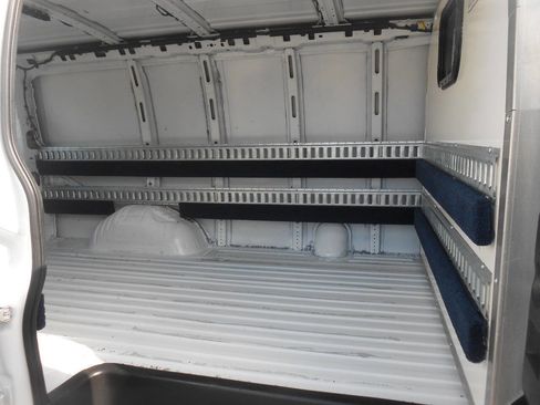 Used 2018 Chevrolet Express 2500 RWD image 12