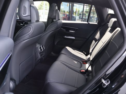 Used 2025 Mercedes-Benz GLC 300 4MATIC w/ Driver Assistance Package image 17
