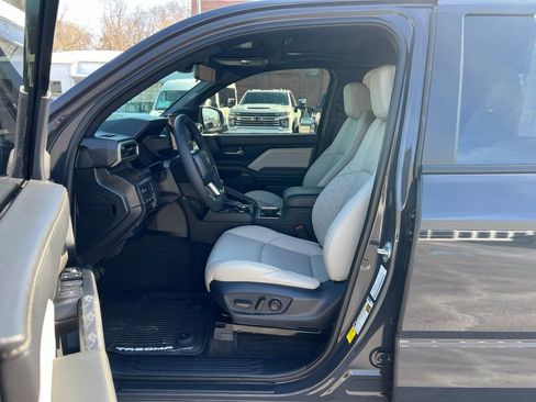 Used 2024 Toyota Tacoma Limited w/ Limited Package (LT) image 12