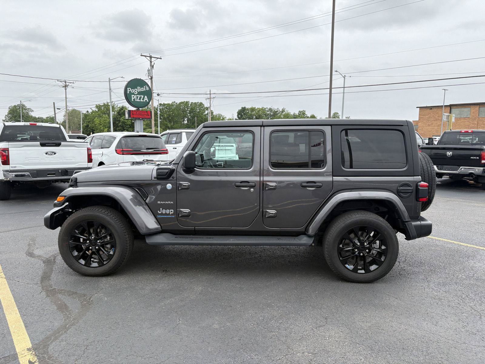 Used 2023 Jeep Wrangler Unlimited Sahara AWD/4WD image 18