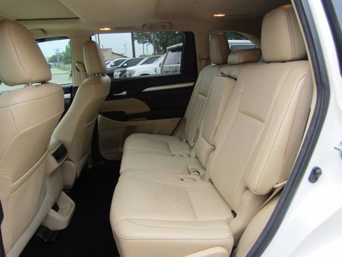 Used 2017 Toyota Highlander XLE FWD image 10