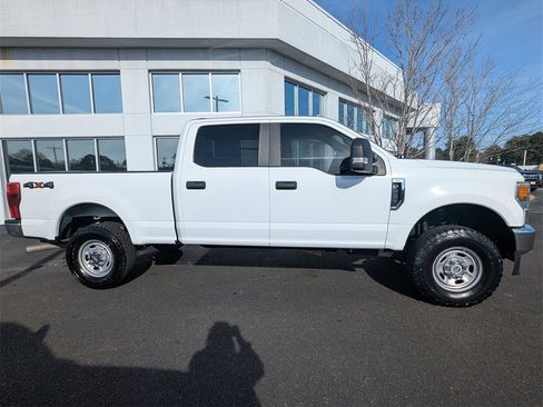 Used 2022 Ford F250 XL w/ Power Equipment Group image 3