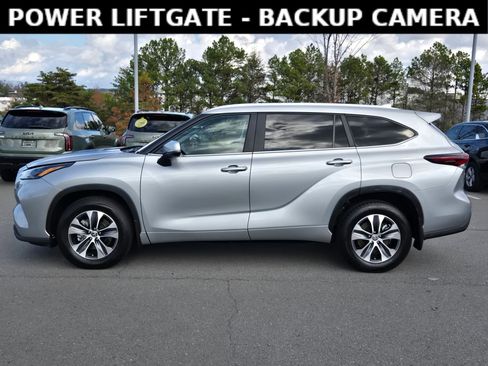 Used 2024 Toyota Highlander XLE image 4