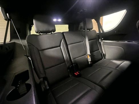 Used 2025 Chevrolet Suburban Z71 AWD/4WD image 23