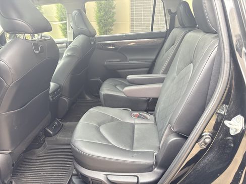 Used 2021 Toyota Highlander Platinum AWD/4WD image 31
