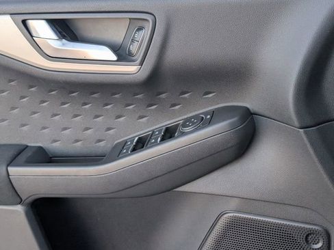 Used 2020 Ford Escape SE image 27