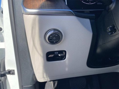 Used 2025 Mercedes-Benz GLC 300 image 16