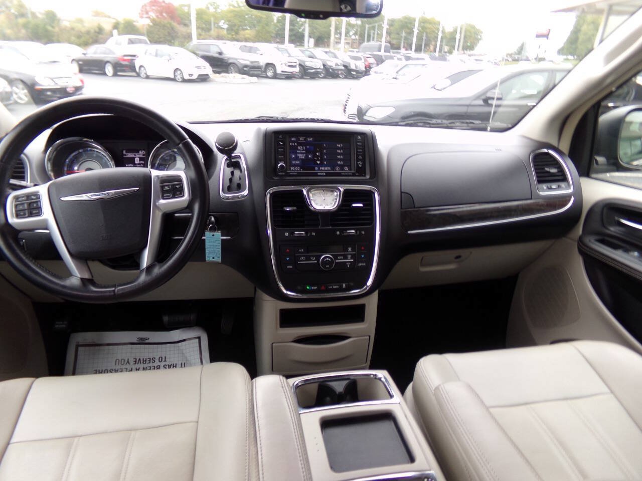 Used 2013 Chrysler Town & Country Touring FWD image 20