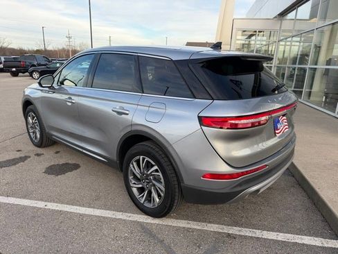 Used 2023 Lincoln Corsair FWD image 3