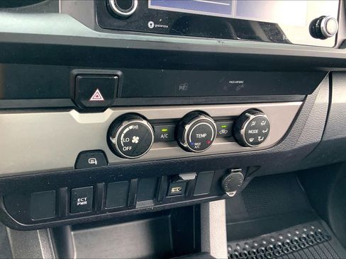 Used 2022 Toyota Tacoma SR w/ SR Convenience Package RWD image 31