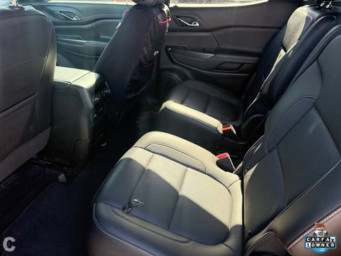 Used 2023 GMC Acadia SLT w/ Technology Package FWD image 15