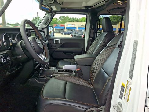 Used 2023 Jeep Gladiator Overland AWD/4WD image 13