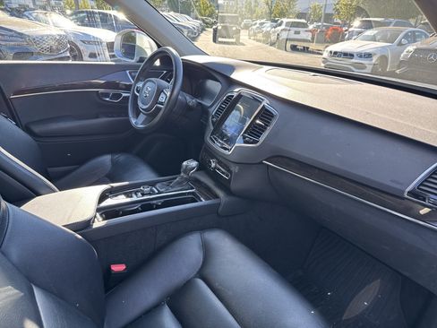 Used 2018 Volvo XC90 T6 Momentum w/ Convenience Package AWD/4WD image 12