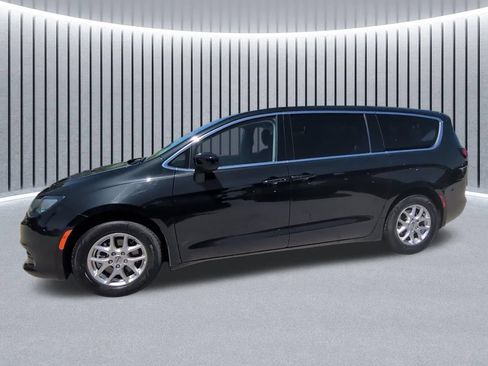 Used 2023 Chrysler Voyager LX FWD image 6