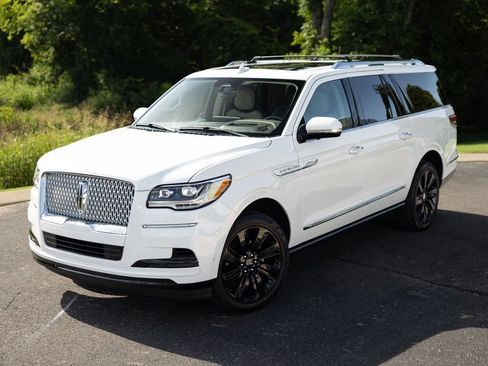Used 2024 Lincoln Navigator L Reserve AWD/4WD image 2