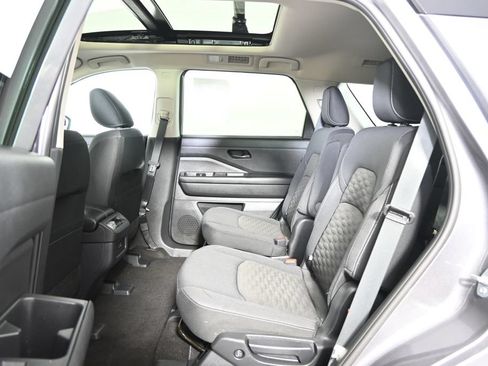 Used 2024 Nissan Pathfinder SV w/ SV Premium Package AWD/4WD image 18