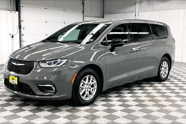 Used 2025 Chrysler Pacifica Select FWD image 12