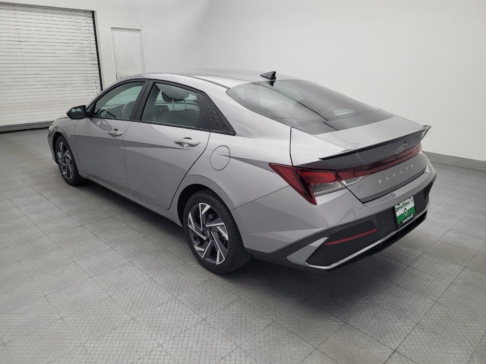 Used 2025 Hyundai Elantra Sport FWD image 3