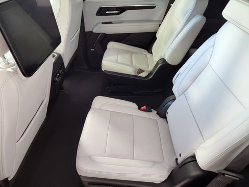 Used 2025 Chevrolet Tahoe Premier image 14