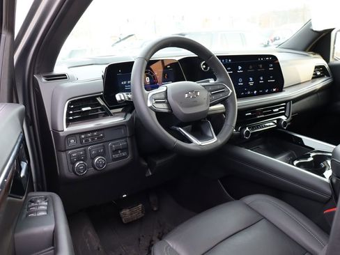 Used 2025 Chevrolet Suburban Z71 w/ Z71 Off-Road Package image 17