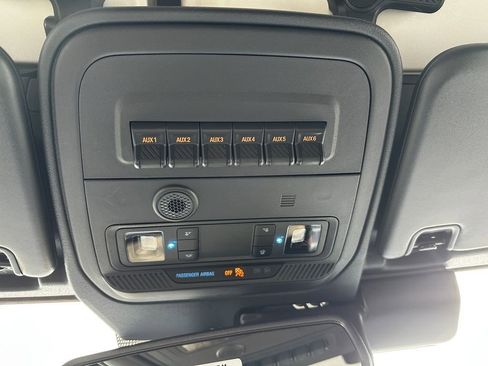 New 2025 Ford Bronco Badlands image 28