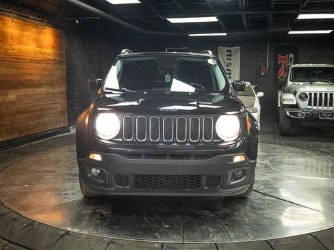 Used 2017 Jeep Renegade Latitude FWD image 4