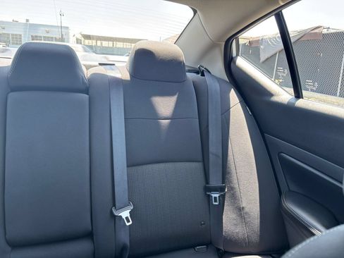 Used 2025 Nissan Altima 2.5 SV FWD image 37