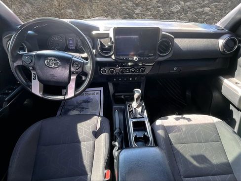 Used 2017 Toyota Tacoma TRD Sport w/ Premium & Technology Package image 13