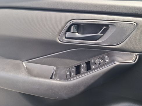 Certified 2025 Nissan Rogue S FWD image 17