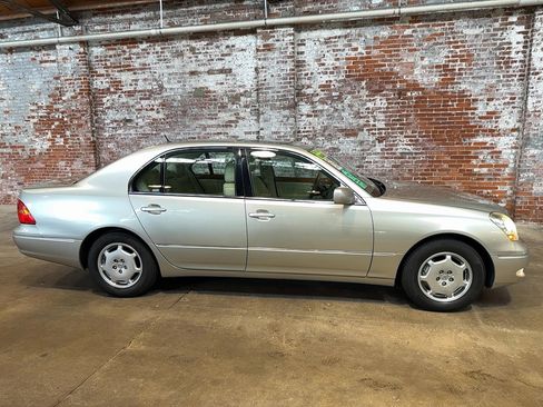 Used 2002 Lexus LS 430 image 2