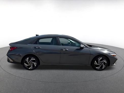 Used 2025 Hyundai Elantra Limited FWD image 16