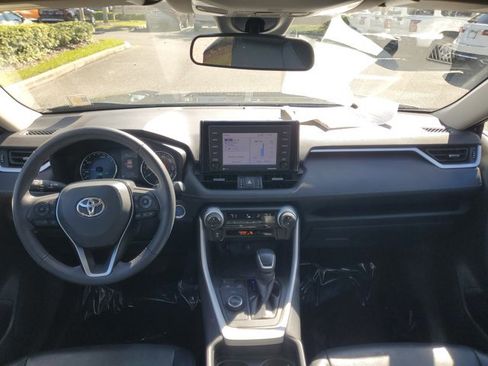 Used 2021 Toyota RAV4 XLE Premium image 11