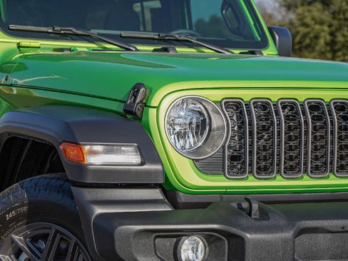 Used 2025 Jeep Wrangler Unlimited Sport image 2