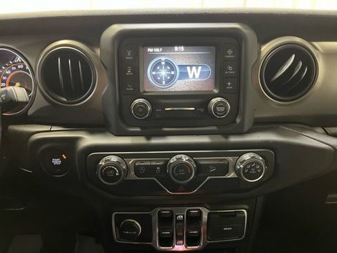 Used 2018 Jeep Wrangler Unlimited Sport S image 23