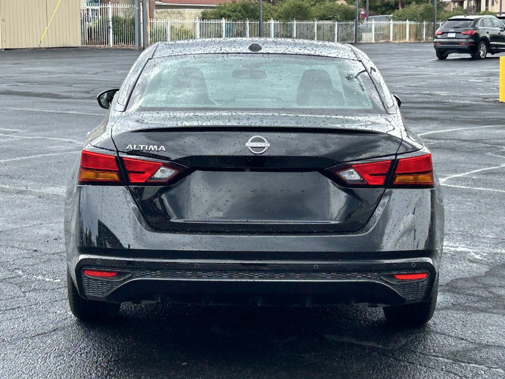 Used 2025 Nissan Altima 2.5 SV FWD image 4
