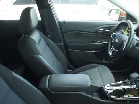 Used 2024 Chevrolet Trax LT w/ Driver Confidence Package FWD image 4