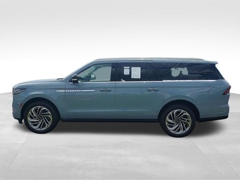 Used 2026 Lincoln Navigator L Reserve AWD/4WD image 2